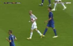 Enlace a Hoy hace 13 años Zidane abandonó el fútbol por la puerta más grande posible