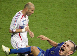 Enlace a 13 años después, sería otro el que recibiría un cabezazo de Zidane