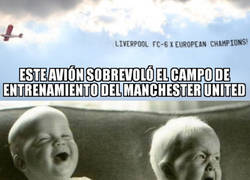 Enlace a Los fans del Liverpool restriegan su triunfo en la pretemporada del United