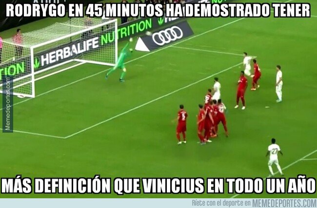 1081692 - Menudo golazo de falta de Rodrygo frente al Bayern