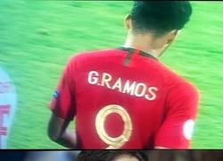 Enlace a A Rivera le empieza a interesar el fútbol