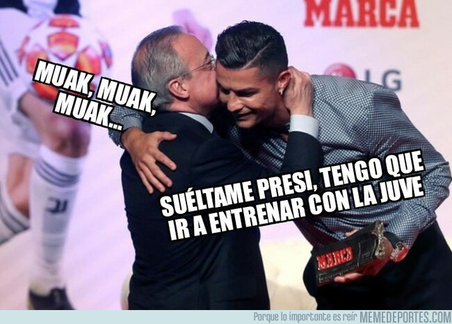 1082303 - Florentino todavía sigue en el acto de Marca besando a Cristiano