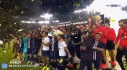 Enlace a ¿Qué pasa en el PSG con Neymar que todos lo están empujando y halando a la fuerza?