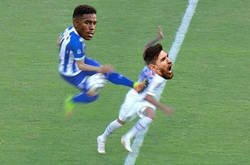 Enlace a Imágenes exclusivas del primer entrenamiento de Junior Firpo con el Barça