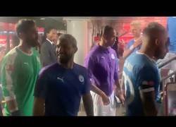 Enlace a Pillan a el Kun Agüero ligando con la hermana de una fan después de ganar la Community Shield