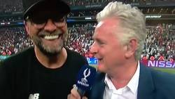 Enlace a Klopp imitando a Rocky y gritando 'ADRIAN'. Una de las ventajas de que ganara el Liverpool
