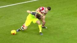 Enlace a El Vidic contemporaneo. Milner empujando la pelota con los labios para no perderla