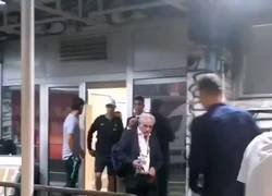 Enlace a El bonito gesto de Cristiano Ronaldo con los hijos de Nemanja Matic tras finalizar un partido