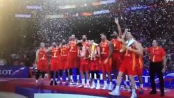 Enlace a La hostia que le da Rudy a Willy al levantar la copa