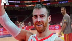 Enlace a El triplazo desde media cancha que metió Víctor Claver que está dejando a todo el mundo alucinando