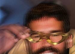 Enlace a El primer Balón de Oro para porteros llega en un gran año para Alisson