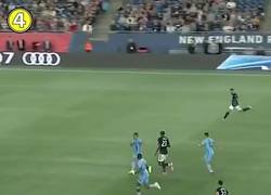 Enlace a No sé si es mejor el gol o la celebración de los de la grada