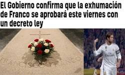 Enlace a Ramos exhumando a Franco