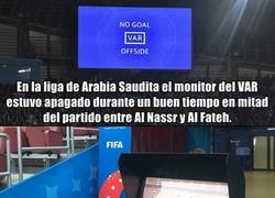 Enlace a El insólito caso del monitor del VAR apagado en la liga saudí