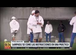 Enlace a Pillan a Sampaoli comiéndose esto en mitad de un entrenamiento y la gente no da crédito