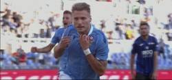 Enlace a A Immobile le fue más fácil meter un gol en el 92' que quitarse la camiseta