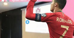 Enlace a El detallazo de Cristiano Ronaldo con ls jugadoras de la categoría U17 de Portugal tras clasificarse par ala EURO 2020