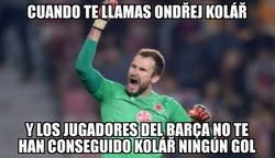 Enlace a Partidazo de Kolář, guardameta del Slavia