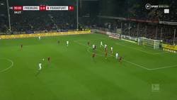Enlace a Se armó la de Dios en Alemania cuando el capitán del Frankfurt arroyó al entrenador del Freiburg. Así sí.