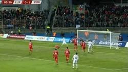 Enlace a El gol 99 de Cristiano empujando un balón que ya iba a entrar y robando el primer gol de Diogo Jota con la selección portuguesa.