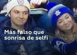 Enlace a Instagram explicado en pocos segundos en este partido de hockey sobre hielo