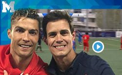 Enlace a Edu Aguirre protagoniza en el partidillo de La Liga de Medios el fallo de la temporada no metiendo un gol a puerta vacía