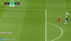 Enlace a Expulsan a Alisson por mano fuera del Area y en el tiro libre pasa esto... El fútbol es una cosa increíble.