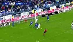 Enlace a Lo que no verás en los telediarios: Cristiano estorbando y evitando el gol de la victoria de Dybala.