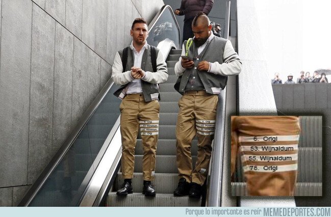 1092406 - Muchos criticando el vestido del  Barça y no entienden que es parta del documental de la eliminación contra el Liverpool
