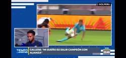 Enlace a DE TRACA: Pedro Gallese, el portero de la selección Perú le pide perdón a su esposa en directo por engañarla. Lo más random de la década.