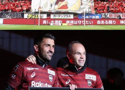 Enlace a Las mejores imágenes del homenaje a Villa en su último partido con el Vissel Kobe