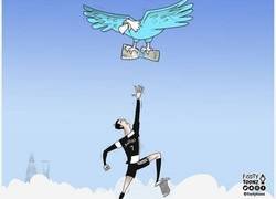 Enlace a Por mucho que salte, la Lazio se llevó el pase a la final, por @footytoonz