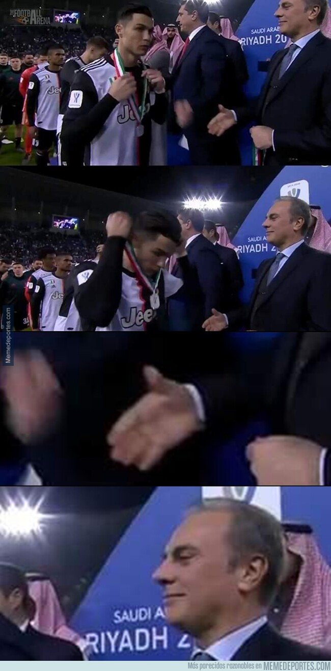 1094264 - El detalle es que Cristiano también dejó colgado al delegado y no le dio la mano