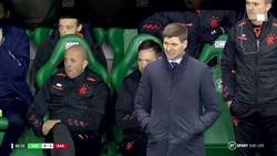 Enlace a La bronca de Gerrard que casi se va a las manos con los técnicos del otro equipo por una dura falta a uno de sus jugadores