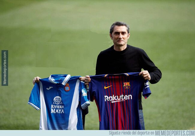 1094343 - Valverde haciéndose la clásica foto de entrenadores antes del derbi