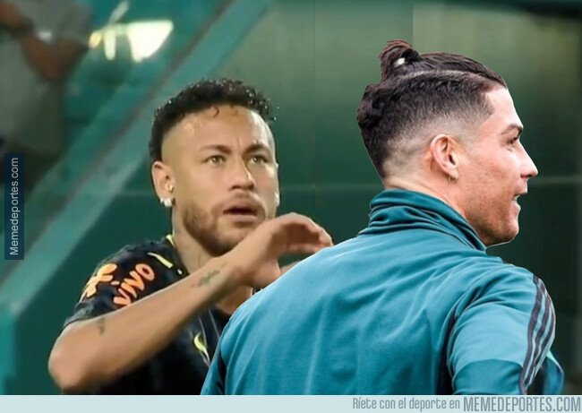 1094756 - ¿Qué tienes ahí, Cristiano?