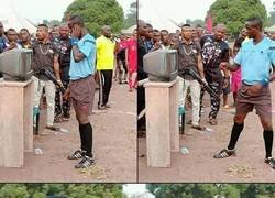 Enlace a Dios bendiga el VAR en África