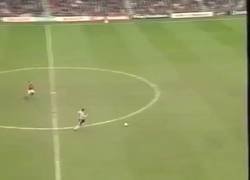 Enlace a Hace 20 años Solskjaer se fue aplaudido del Old Trafford por hacer lo mismo que Valverde. A veces es necesario