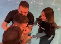 Enlace a Alisson se echa al llanto viendo a Firmino bautizarse