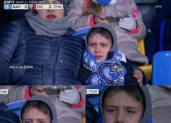 Enlace a En Italia se hizo viral este nene llorando por la crisis del Napoli. ¿Se le sumará al Milan?
