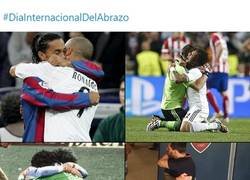 Enlace a Día del Abrazo