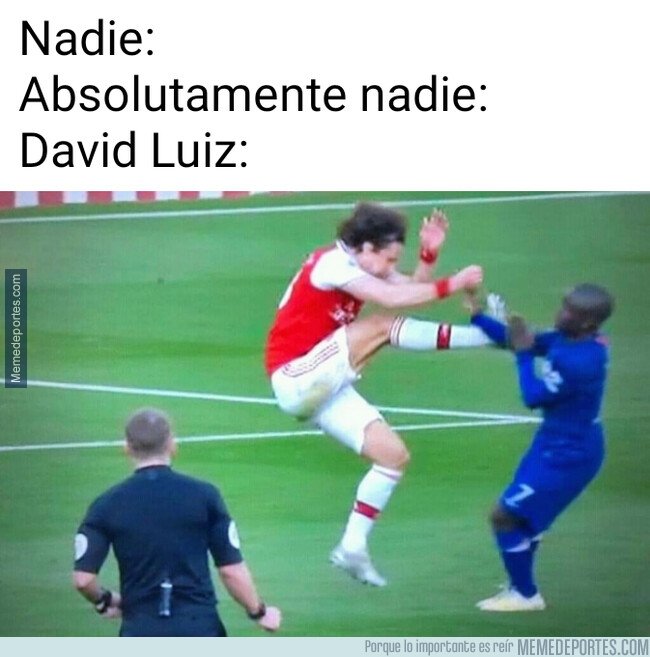 1096517 - David Luiz se ha convertido en un esperpento defensivo