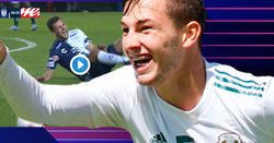 Enlace a Imágenes fuertes: Eugenio Pizzuto de 17 años debutaba en la Liga MX y sufrió esta espantosa lesión.