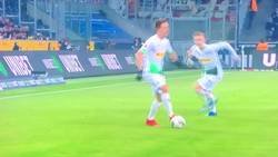 Enlace a El espectacular gol de Alassane Pléa haciendo un falso remate.