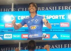 Enlace a Solo en Brasil: El Boliviano Marcelo Moreno fue presentado como refuerzo del Cruzeiro... con la camiseta pintada al cuerpo