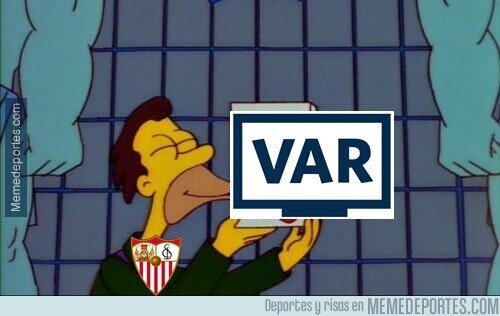 1099397 - El Sevilla sigue vivo en Europa gracias al VAR