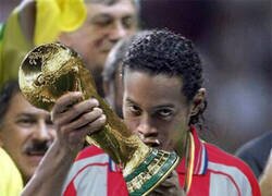 Enlace a Como olvidar ese dia que Ronaldinho llevó a Paraguay a la gloria