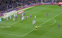 Enlace a El rival cuando Messi tiene un tiro libre. Se pasa, ¿no?