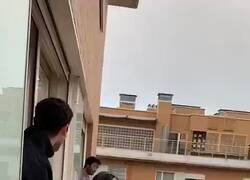 Enlace a Padel de balcón. Nada mal, la verdad