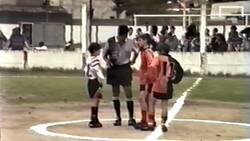 Enlace a El partido inédito de Messi en las reservas de Newells que recuperó el Diario Olé